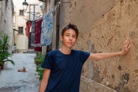 boys nude|Two naked Sicilian boys, in a classical pose, outside a cottage。